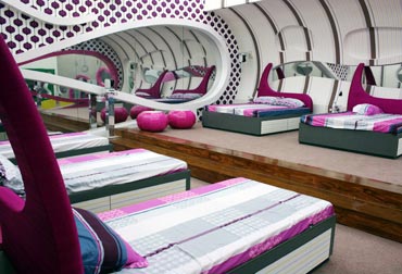 bigg boss 5 house bed
